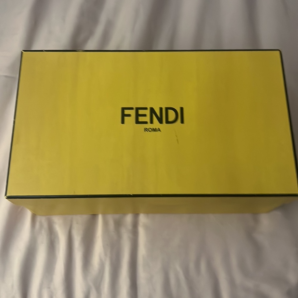 Fendi - Picture 3 of 4